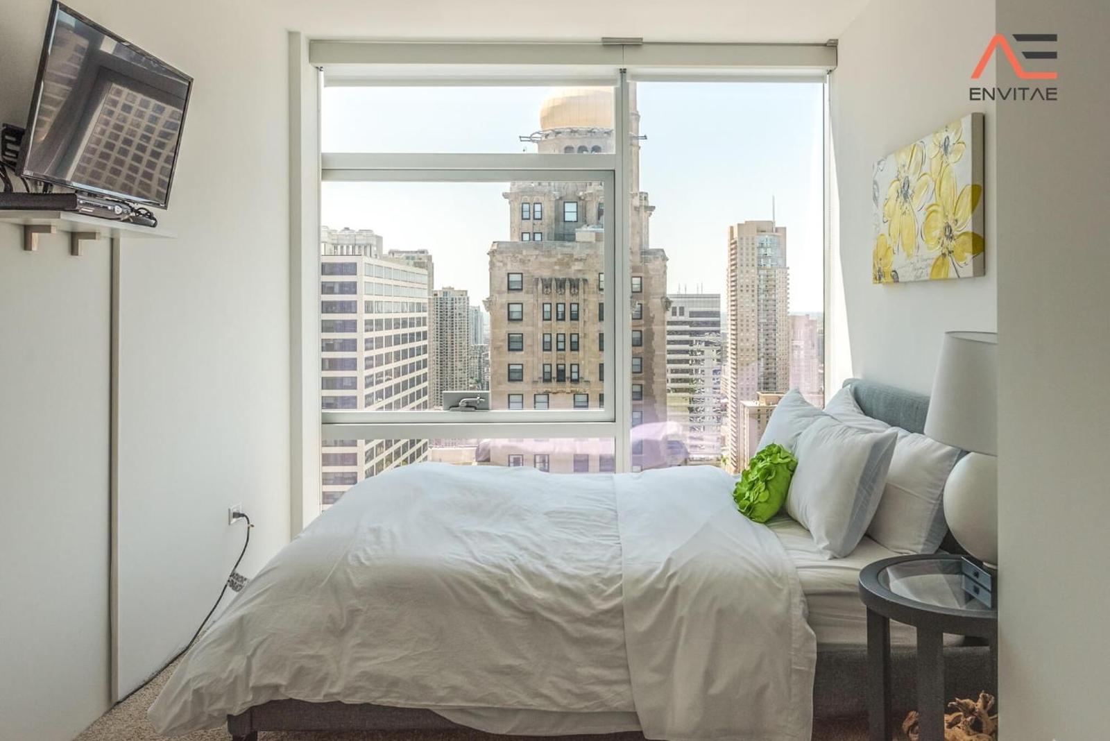 ENVITAE 3BR Huge Luxury Loft In Chicago's Best Building Main image 1